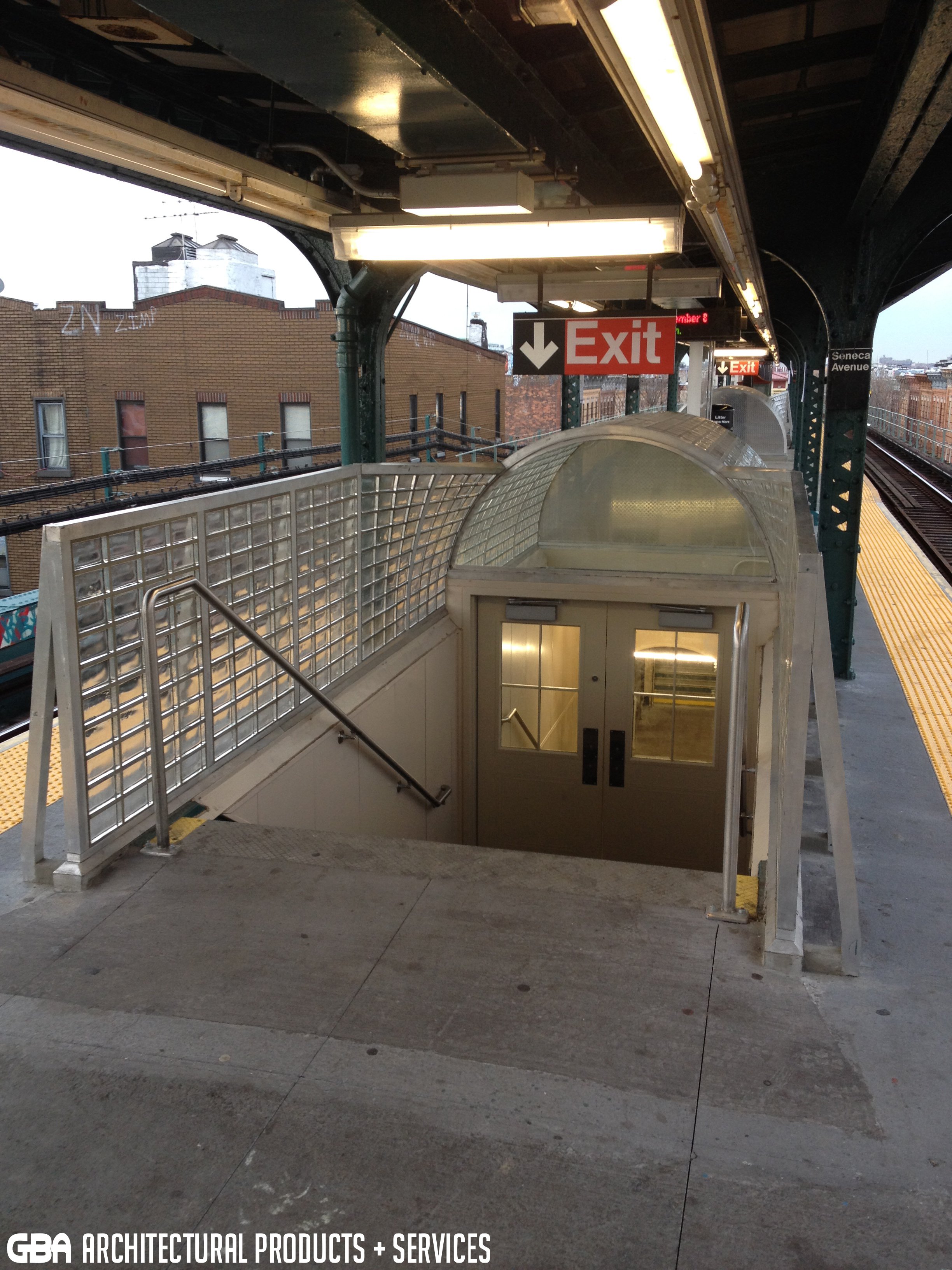 Motarless Glass Block Grid Walls